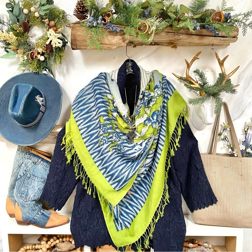 Wool large scarf/wrap w floral shabby chic cabin vibe